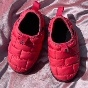 The North Face Kids Slippers Pink